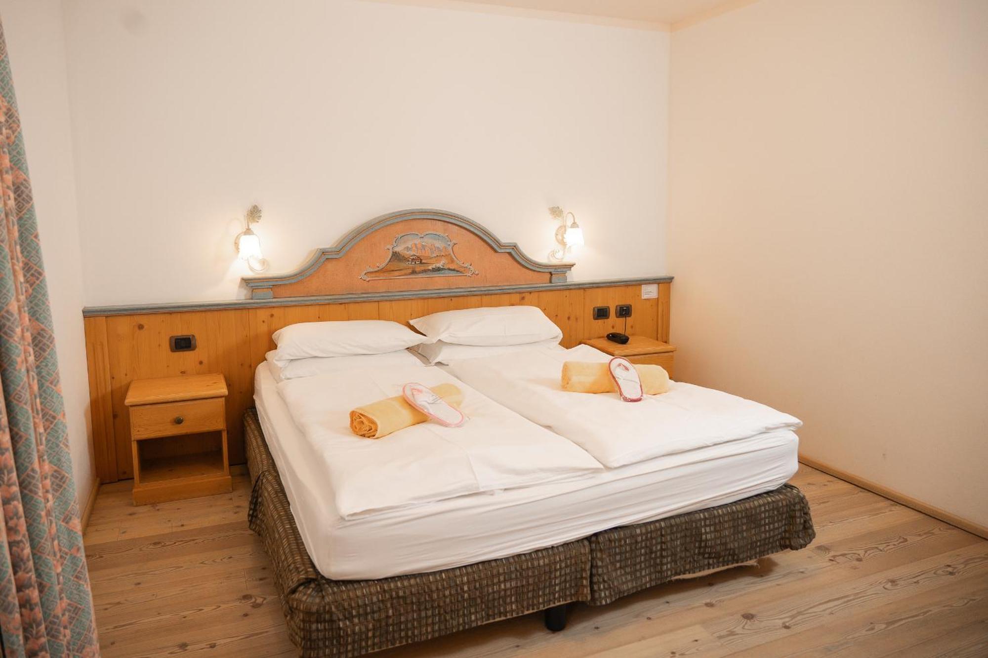 Wellness Hotel Lupo Bianco Canazei Bagian luar foto
