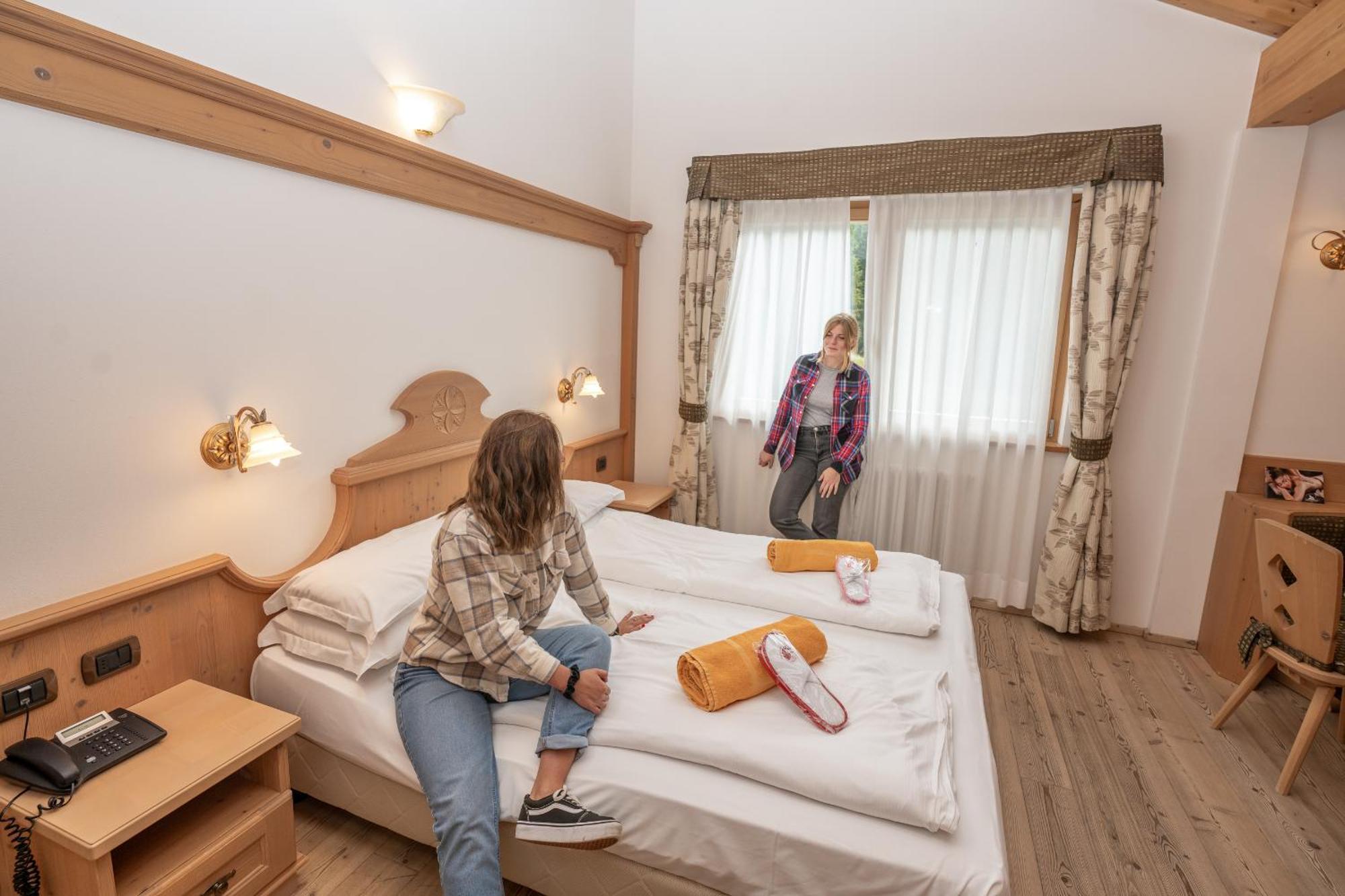 Wellness Hotel Lupo Bianco Canazei Bagian luar foto