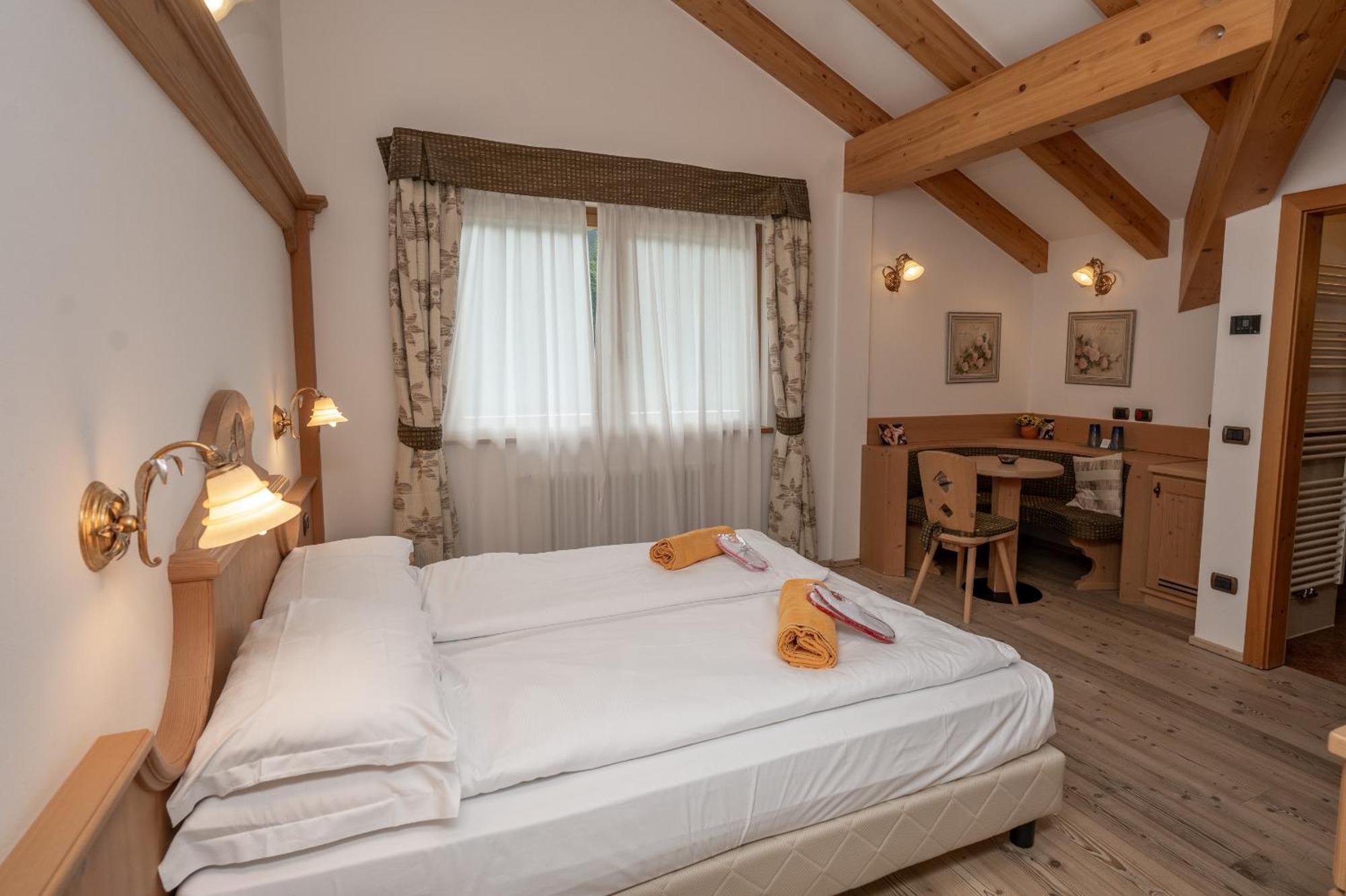Wellness Hotel Lupo Bianco Canazei Bagian luar foto